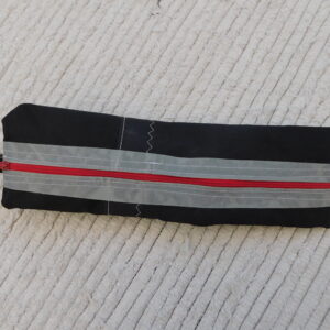 astuccio artigianale fatto con vela kitesurf nero grigio rosso